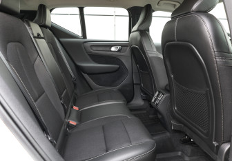 Подержанный автомобиль Volvo XC40 2019 года (10 фото)