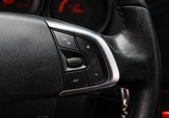 Подержанный автомобиль Citroen C4 Sedan 2013 года (17 фото)