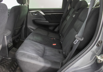 Подержанный автомобиль Mitsubishi Pajero Sport 2019 года (9 фото)