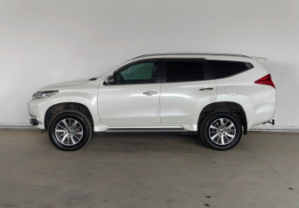 Подержанный автомобиль Mitsubishi Pajero Sport 2017 года (7 фото)