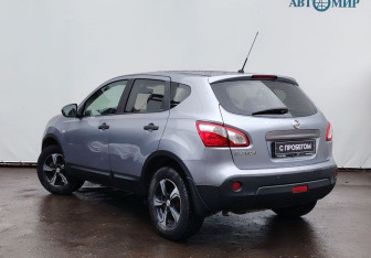 Подержанный автомобиль Nissan Qashqai 2012 года (6 фото)