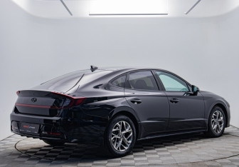 Подержанный автомобиль Hyundai Sonata 2021 года (5 фото)