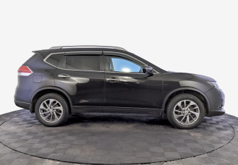 Подержанный автомобиль Nissan X-Trail 2017 года (4 фото)