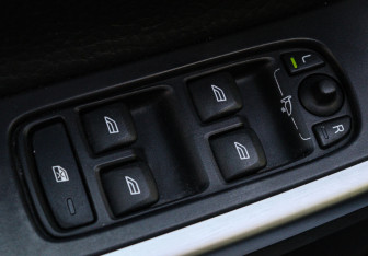Подержанный автомобиль Volvo XC60 2010 года (14 фото)