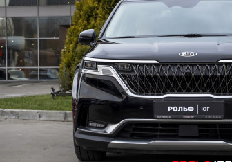 Подержанный автомобиль Kia Carnival 2021 года (26 фото)