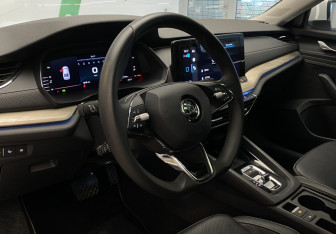 Подержанный автомобиль Skoda Octavia Liftback 2023 года (31 фото)