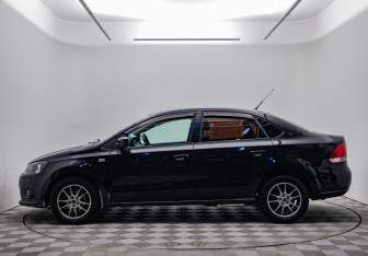 Подержанный автомобиль Volkswagen Polo Sedan 2010 года (8 фото)