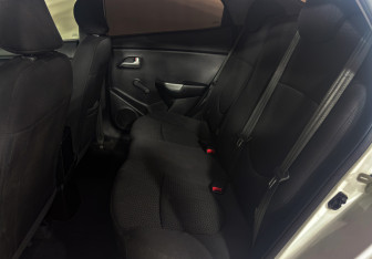 Подержанный автомобиль Kia Rio Sedan 2016 года (12 фото)