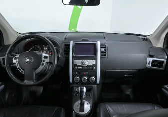 Подержанный автомобиль Nissan X-Trail 2011 года (8 фото)
