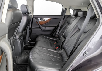 Подержанный автомобиль Infiniti QX70 2015 года (12 фото)