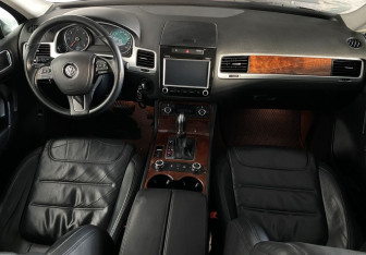 Подержанный автомобиль Volkswagen Touareg 2013 года (9 фото)