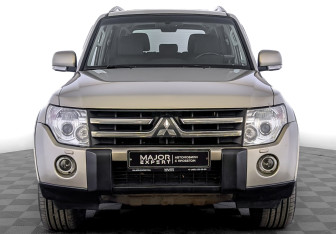 Подержанный автомобиль Mitsubishi Pajero 2008 года (2 фото)
