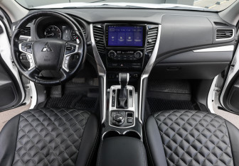Подержанный автомобиль Mitsubishi Pajero Sport 2019 года (13 фото)