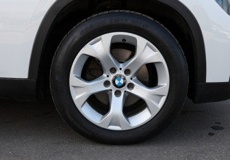 Подержанный автомобиль BMW X1 2013 года (20 фото)