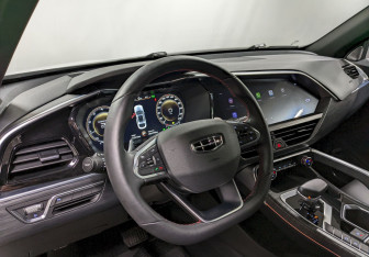 Подержанный автомобиль Geely Tugella 2023 года (13 фото)