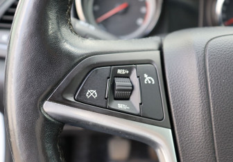Подержанный автомобиль Opel Astra Hatchback 2011 года (15 фото)