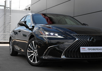 Подержанный автомобиль Lexus ES 2018 года (21 фото)