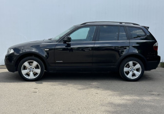 Подержанный автомобиль BMW X3 2010 года (8 фото)