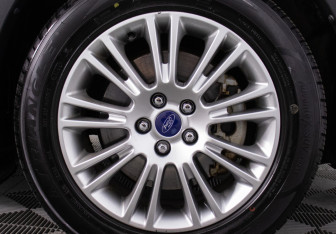 Подержанный автомобиль Ford Kuga 2014 года (18 фото)