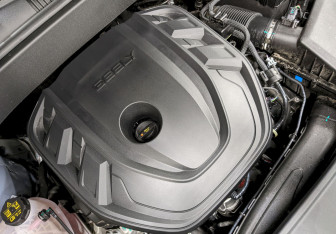 Подержанный автомобиль Geely Atlas 2024 года (9 фото)