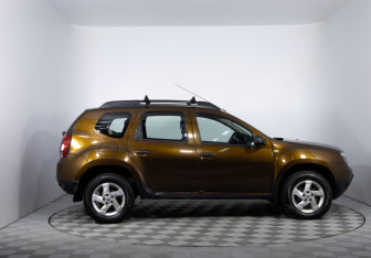 Подержанный автомобиль Renault Duster 2012 года (4 фото)