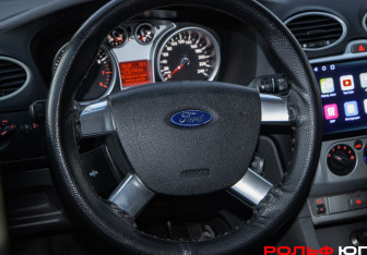 Подержанный автомобиль Ford Focus Hatchback 2010 года (11 фото)