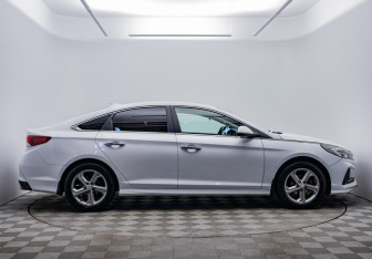Подержанный автомобиль Hyundai Sonata 2019 года (6 фото)