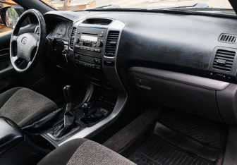 Подержанный автомобиль Toyota Land Cruiser Prado 2004 года (7 фото)