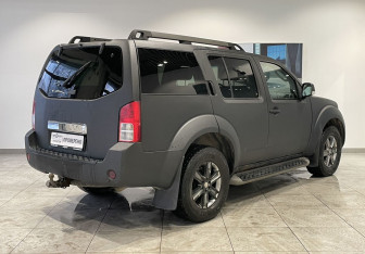 Подержанный автомобиль Nissan Pathfinder 2007 года (5 фото)