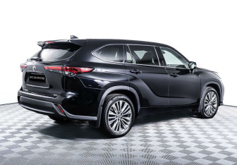 Подержанный автомобиль Toyota Highlander 2020 года (5 фото)