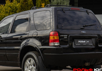 Подержанный автомобиль Ford Escape 2002 года (17 фото)