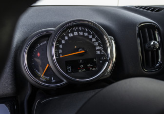 Подержанный автомобиль MINI Countryman 2020 года (14 фото)