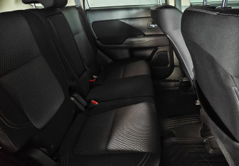 Подержанный автомобиль Mitsubishi Outlander 2019 года (17 фото)