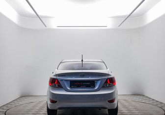 Подержанный автомобиль Hyundai Solaris Sedan 2011 года (6 фото)