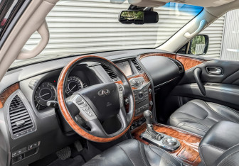 Подержанный автомобиль Infiniti QX80 2016 года (16 фото)