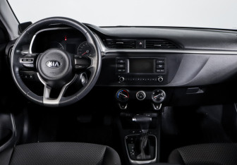 Подержанный автомобиль Kia Rio Hatchback 2021 года (12 фото)
