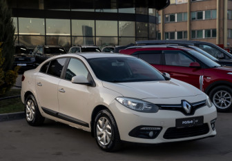 Подержанный автомобиль Renault Fluence 2013 года (2 фото)