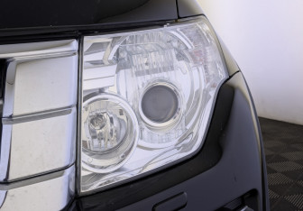 Подержанный автомобиль Mitsubishi Pajero 2015 года (11 фото)