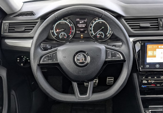 Подержанный автомобиль Skoda Superb Liftback 2020 года (22 фото)