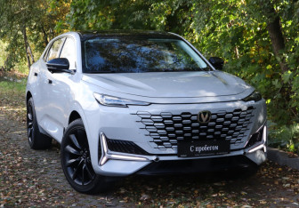 Подержанный автомобиль Changan UNI-K 2023 года (25 фото)