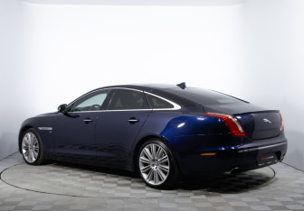 Подержанный автомобиль Jaguar XJ 2014 года (6 фото)