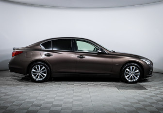 Подержанный автомобиль Infiniti Q50 2014 года (4 фото)