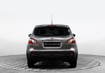 Подержанный автомобиль Nissan Qashqai 2013 года (6 фото)