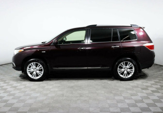 Подержанный автомобиль Toyota Highlander 2012 года (3 фото)