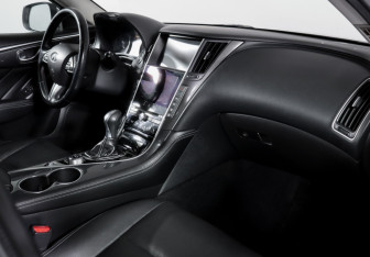 Подержанный автомобиль Infiniti Q50 2014 года (9 фото)