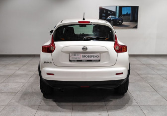 Подержанный автомобиль Nissan Juke 2014 года (6 фото)