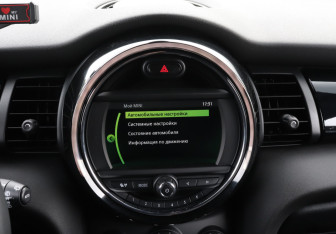 Подержанный автомобиль MINI Hatch 2020 года (18 фото)