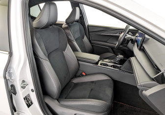 Подержанный автомобиль Toyota Camry Sedan 2024 года (24 фото)