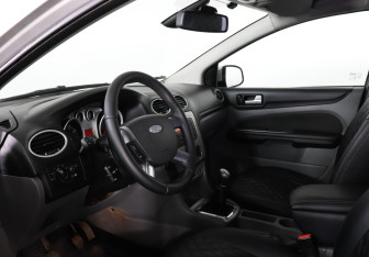 Подержанный автомобиль Ford Focus Sedan 2011 года (5 фото)