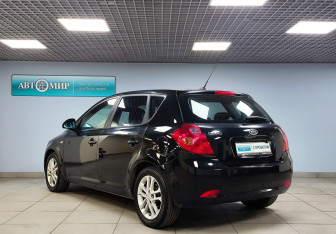Подержанный автомобиль Kia Ceed Hatchback 2009 года (7 фото)